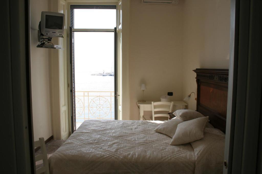 La Dimora Dei Baroni Bed & Breakfast เนเปิลส์ ห้อง รูปภาพ