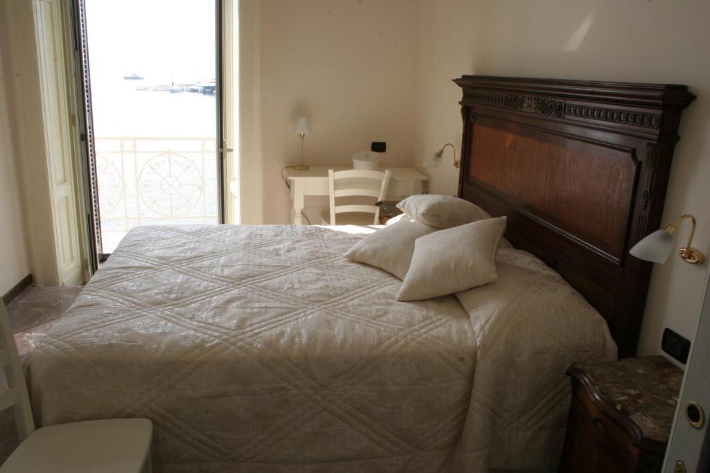 La Dimora Dei Baroni Bed & Breakfast เนเปิลส์ ห้อง รูปภาพ