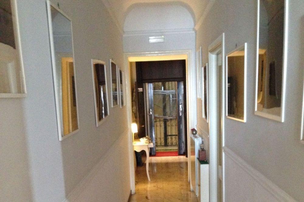La Dimora Dei Baroni Bed & Breakfast เนเปิลส์ ภายนอก รูปภาพ