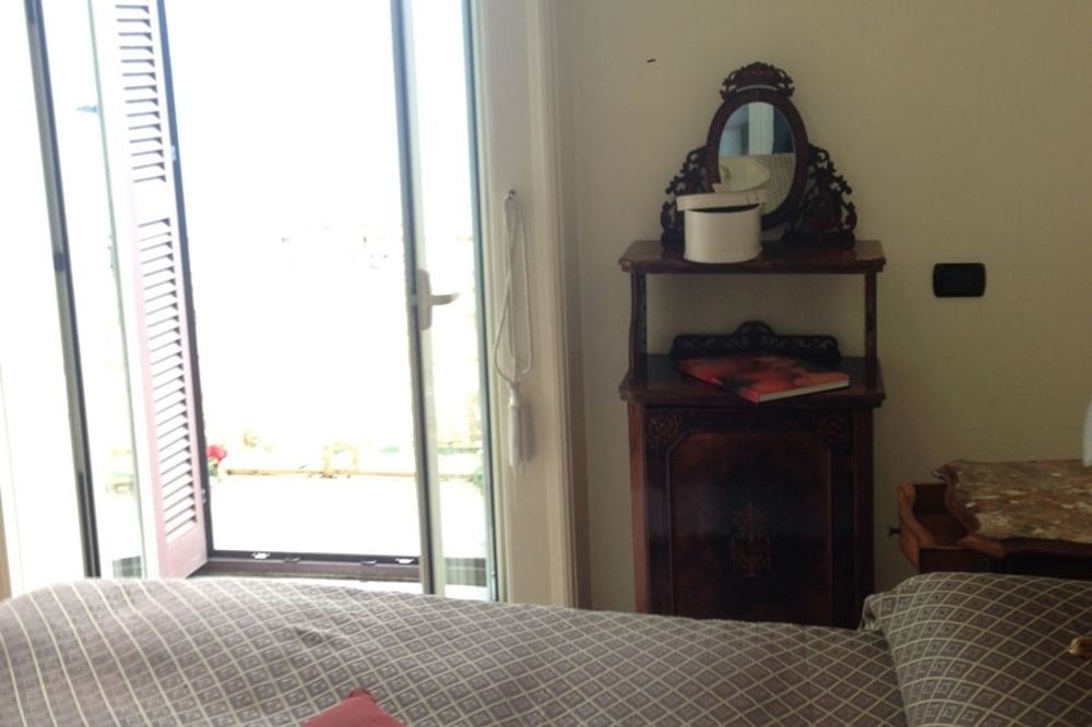 La Dimora Dei Baroni Bed & Breakfast เนเปิลส์ ภายนอก รูปภาพ
