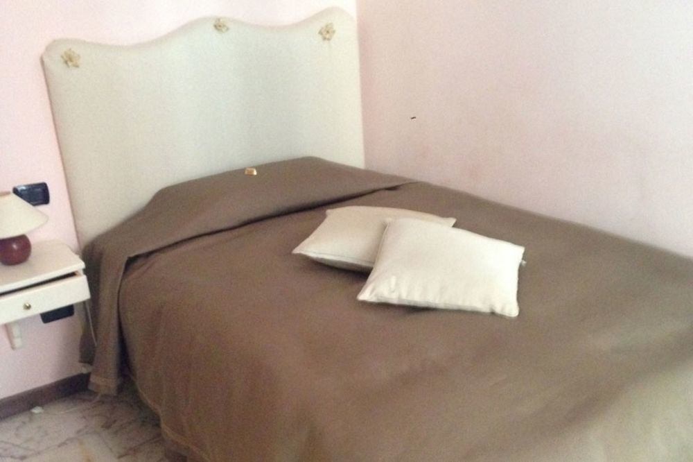 La Dimora Dei Baroni Bed & Breakfast เนเปิลส์ ภายนอก รูปภาพ